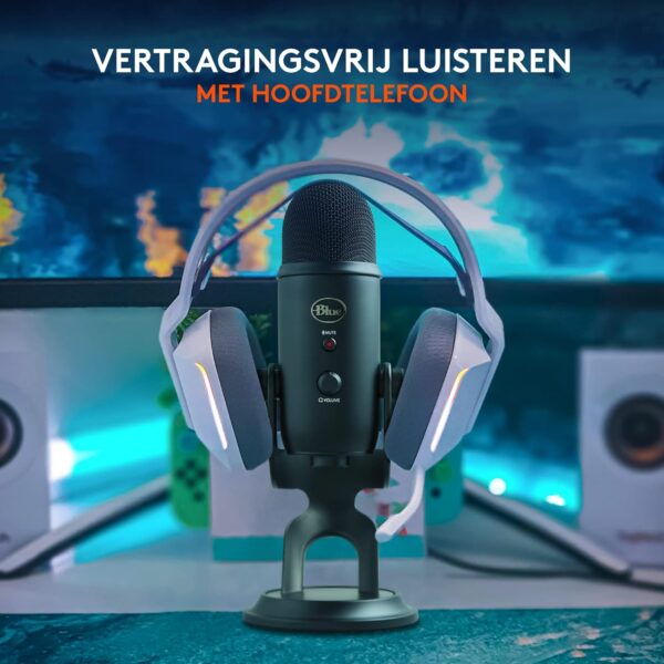 Blue Microphones Yeti - USB Microphone for Recording and streaming on PC and Mac, 3 Condenser capsules, 4 Pick-Up Patterns, Headphone Output and Volume Control, Black (Blackout)