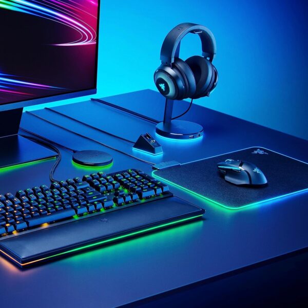 Razer Mouse Charging Pad Chroma: Magnetic Dock with Charging Status RGB Lighting - Non-Slip Geko Feet - Powered by Razer Chroma - Classic Black